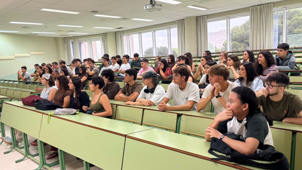 IMG La Escuela de Ingeniería Naval y Oceánica recibe a sus nuevos estudiantes